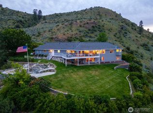 2332 W High St, Chelan, WA 98816