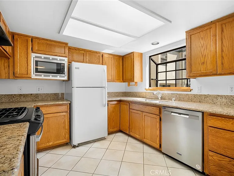 2747 Hermosa Ave #6 — Photo 12