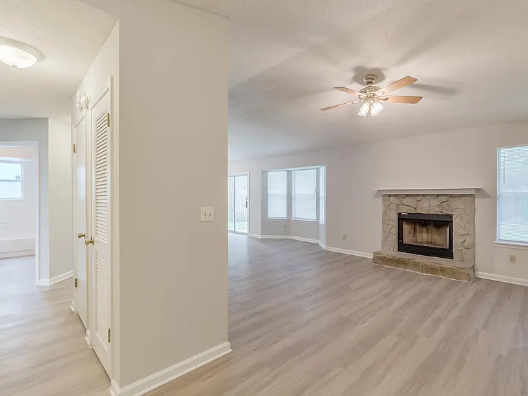 4172 Davie Ct — Photo 5