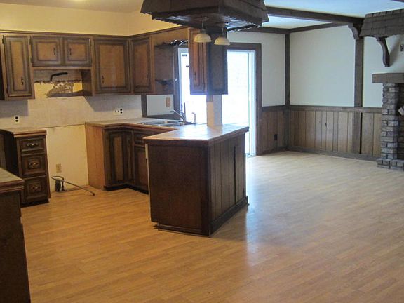 2nd image of 1872 Lockmere Dr SE