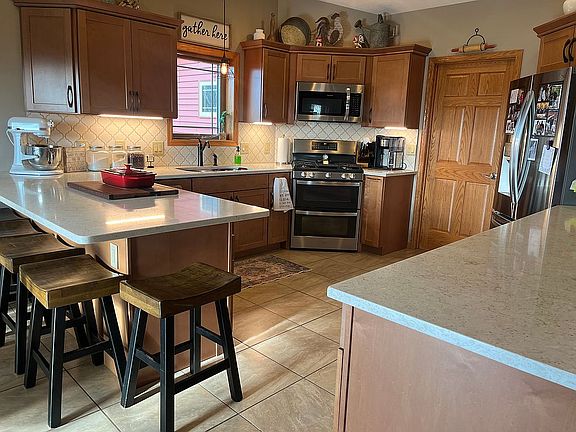 5th image of 205 W Creek Dr