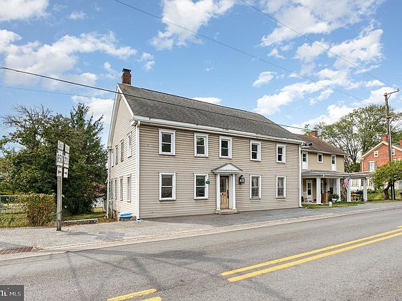 3rd image of 105 N Carlisle St