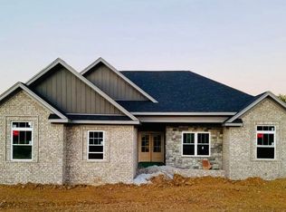 35 Clubhouse Ct, Taylorsville, KY 40071