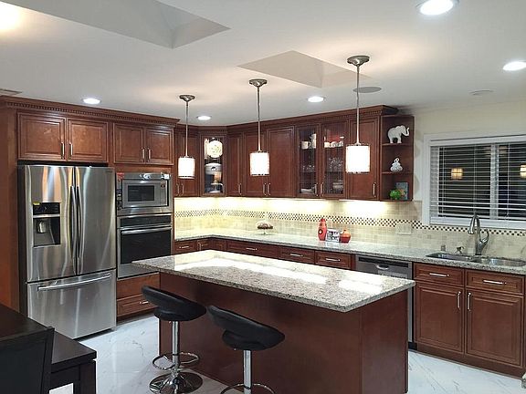 4th image of 1087 Danbury Dr