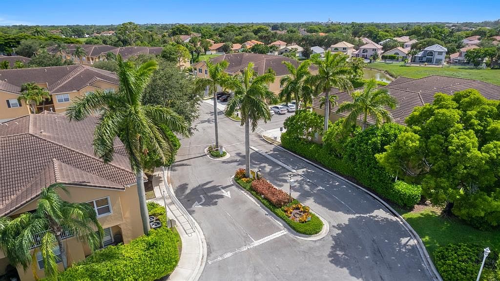 2927 Crestwood Ter #7201