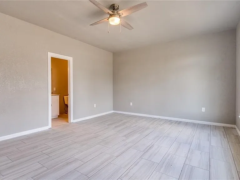402 E Hemlock St — Photo 11