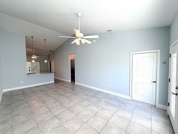 5th image of 36 Raintree Pl Unit B