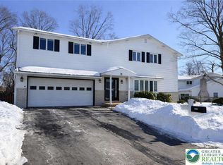 1060 Arbor Ln, Slatington, PA 18080