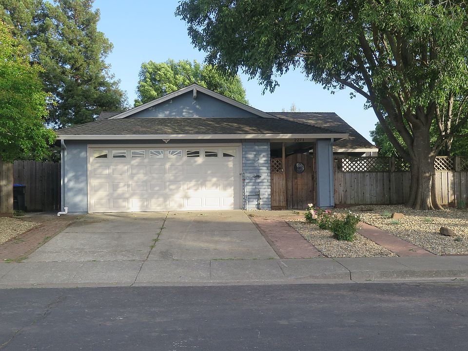 1st image of 2271 Greenfield Dr
