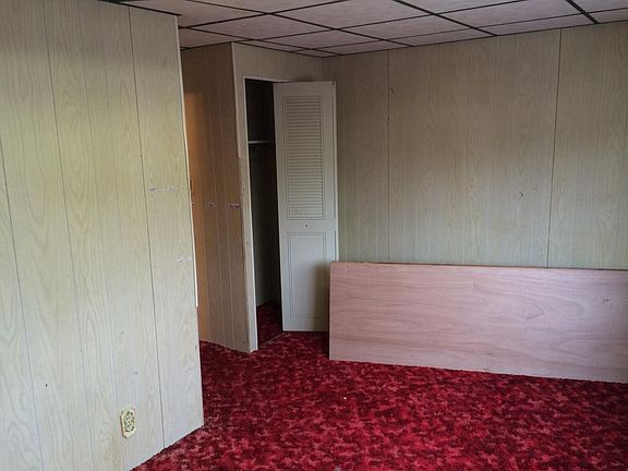 4th image of 915 Broadway St