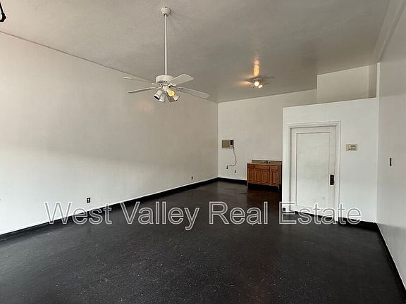 4th image of 520 Center St