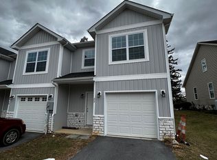 33 Nathaniel Dr, Charles Town, WV 25414