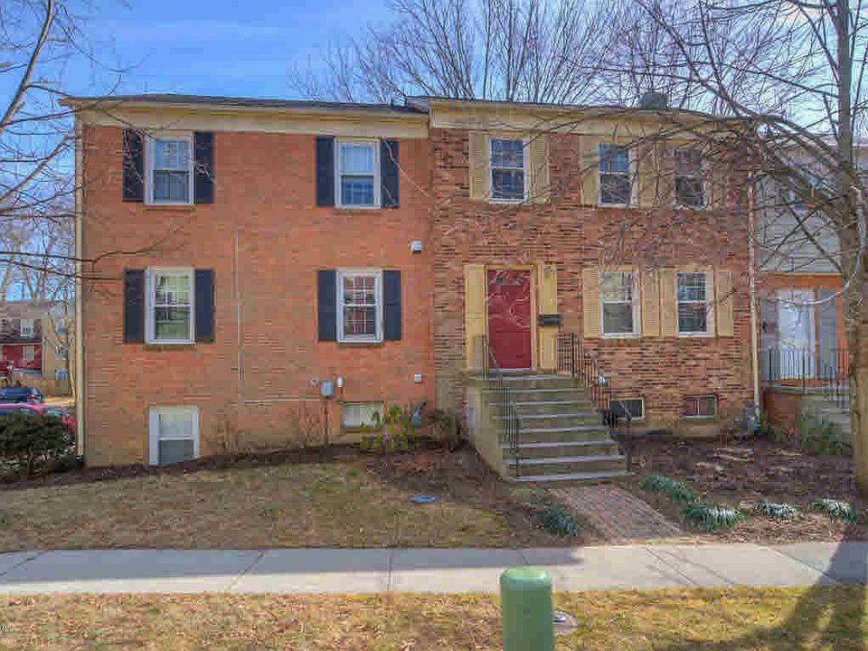 1st image of 228 Huntington Ln