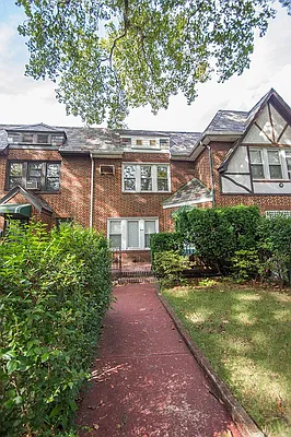Rented by Rhona Realty | media 2