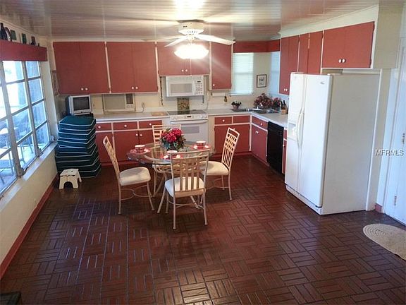 4th image of 725 Terrace Dr S
