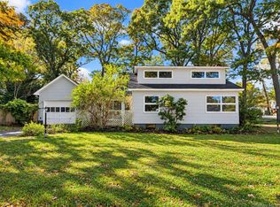 8 Larch Rd, Rocky Point, NY 11778