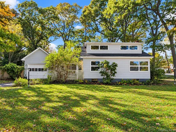 8 Larch Road, Rocky Point, NY 11778