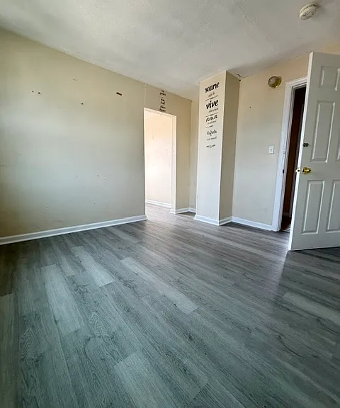 53 Dixon Ave — Photo 3
