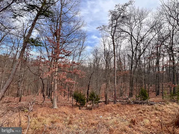 25 Nemacolin Trl, Hedgesville, WV 25427