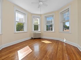 1576 Commonwealth Ave