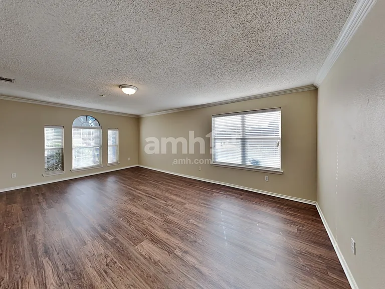 636 Blueberry Hill Ln — Photo 8