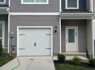 1164 Paddington St, Falling Waters, WV 25419