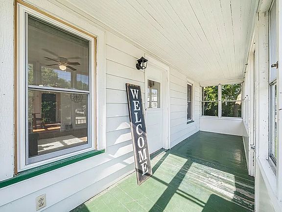 3rd image of 1319 Winnebago Ave