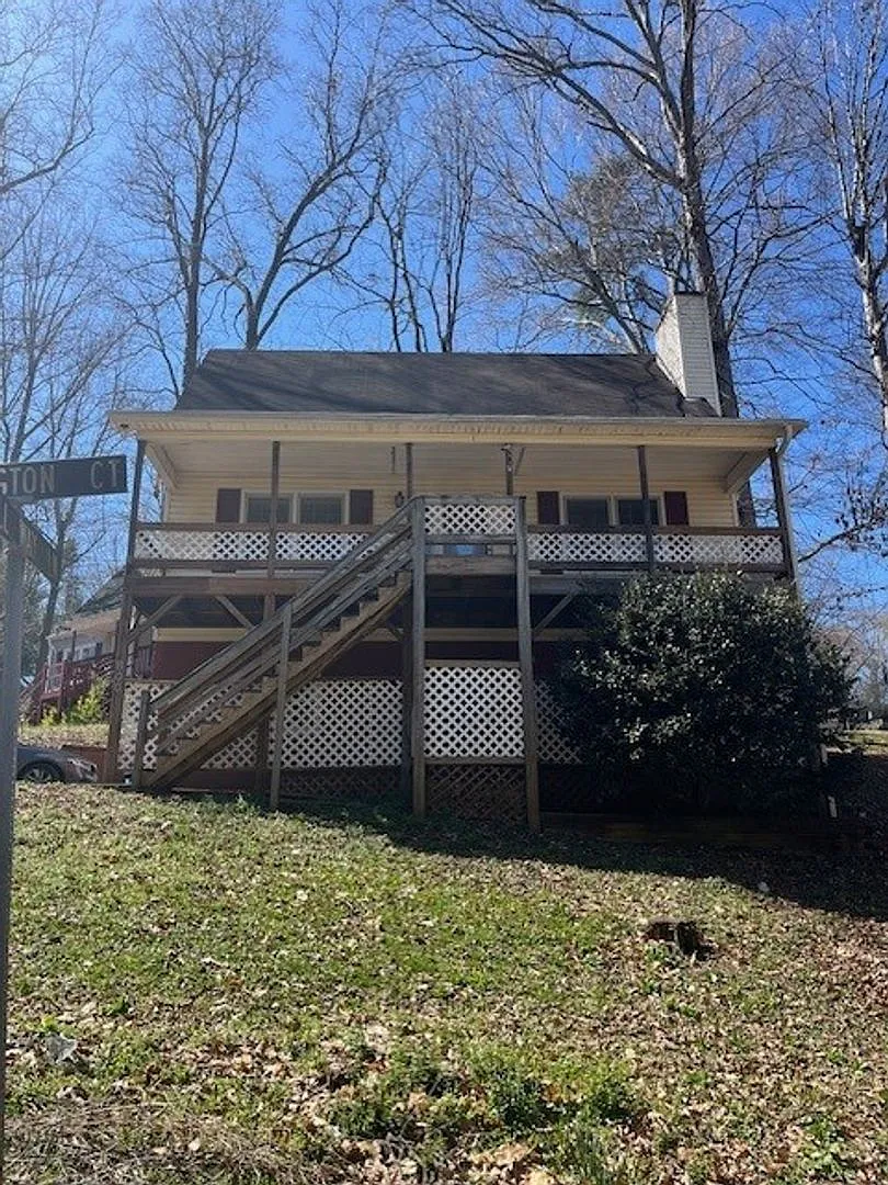 Gorgeous 3 Bedroom 2 Bath House with Front Porch! — Photo 1
