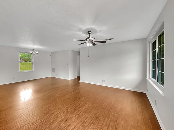 4th image of 621 Overton Dr