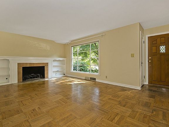 2nd image of 2041 McGilvra Blvd E