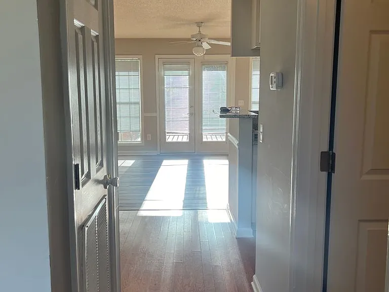 195 N Springview Dr — Photo 7