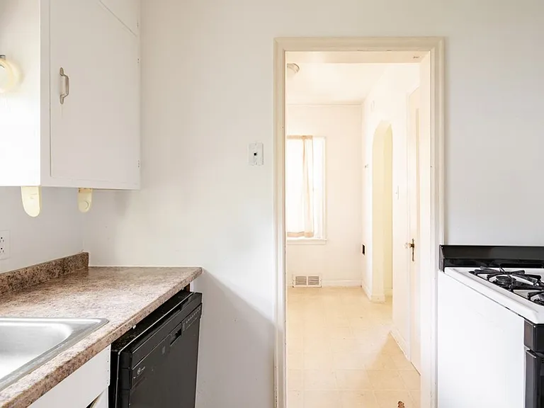 804 W 18th St — Photo 12
