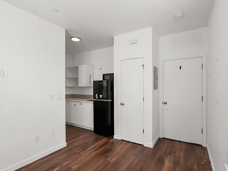 3773 N Vancouver Ave — Photo 4