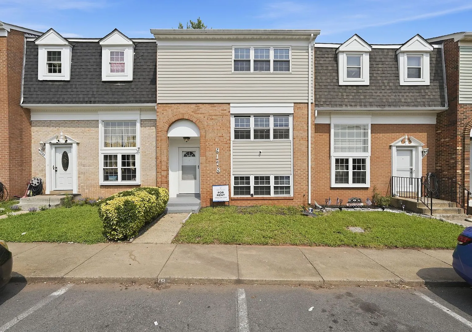 This beautifully designed townhome offers three spacious bedrooms and two and a half refined bath... — Photo 1