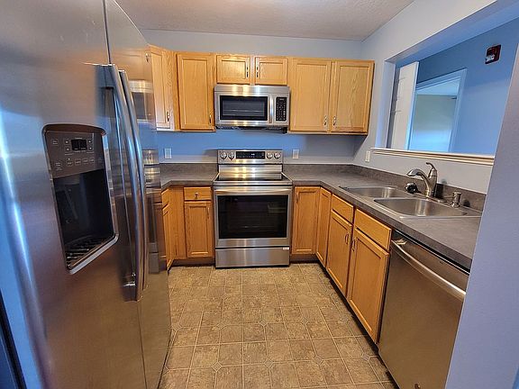 4th image of 240 N 2nd St APT L