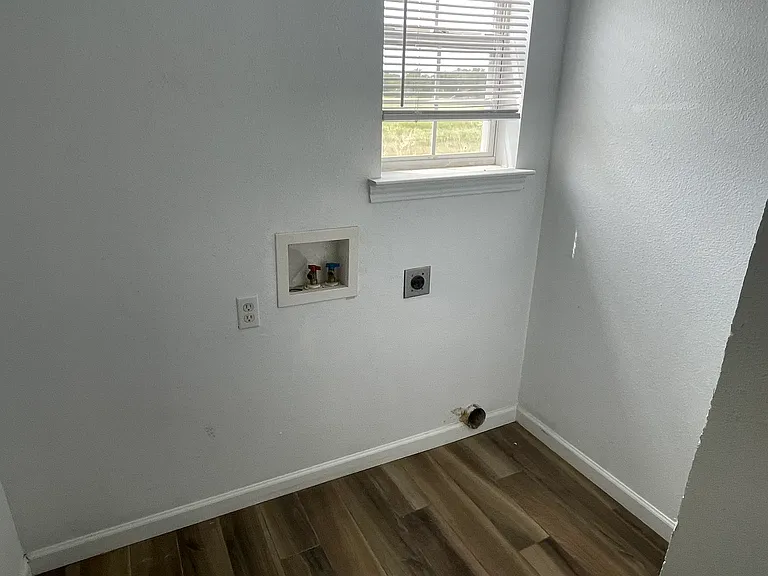 156 Michael Ave — Photo 8