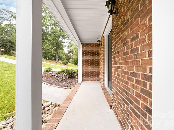 5th image of 616 Silversmith Ln