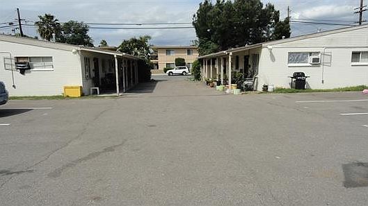 1st image of 145 W Renette Ave