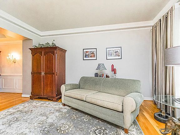 3rd image of 9122 Stephens Manor Dr
