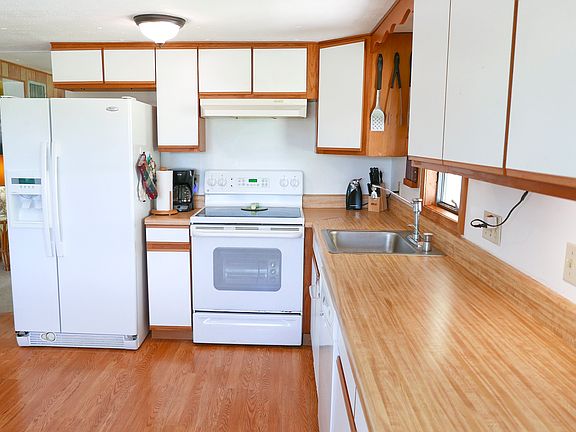 3rd image of 27421 Bourbonniere Dr