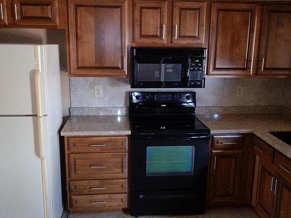 5th image of 14426 W Yosemite Dr