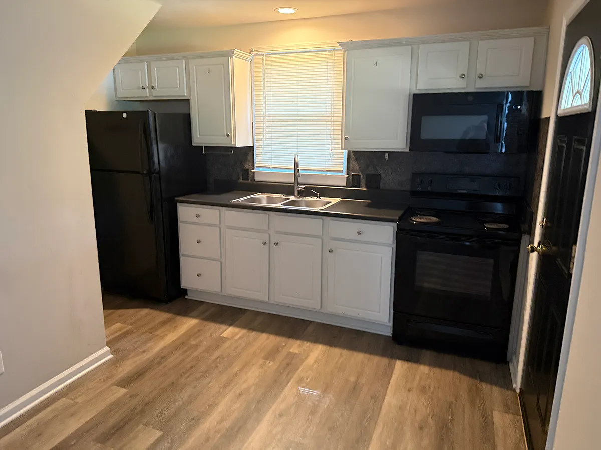Beautiful updated kitchen - 216 Brandon Rd