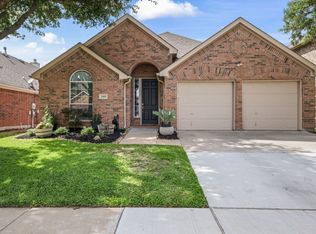 2460 Beachview Dr, Grand Prairie, TX 75054