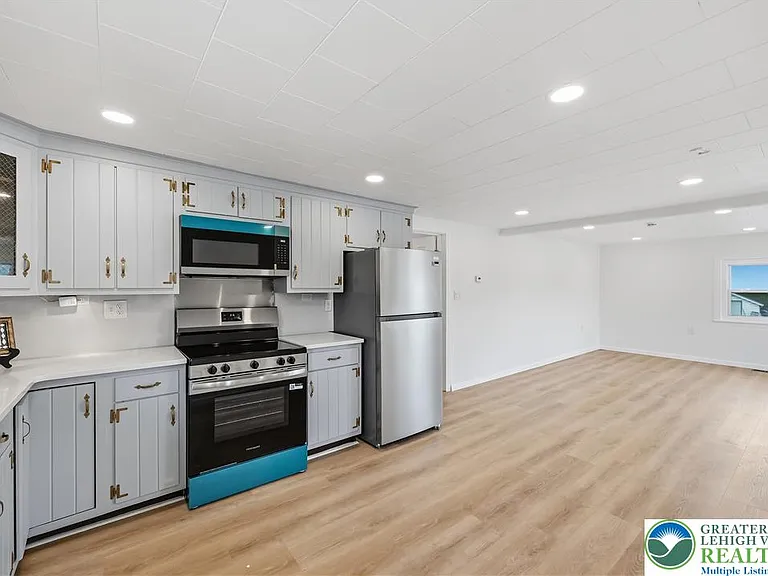 326 Main St — Photo 10