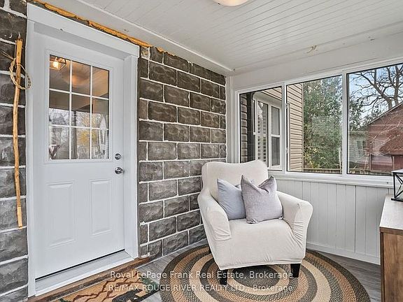 3rd image of 55 Ellen St