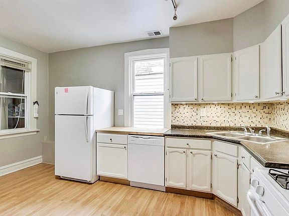 4th image of 2911 N Lawndale Ave #2