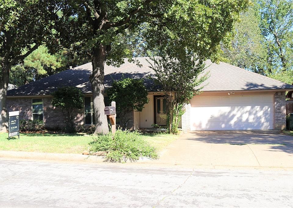 1st image of 4909 Trails Edge Dr