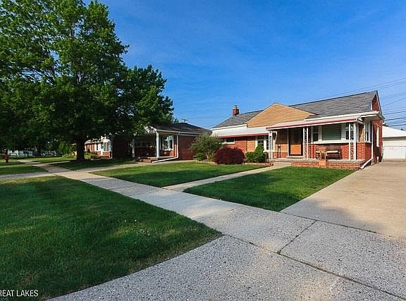5th image of 28059 Fountain St