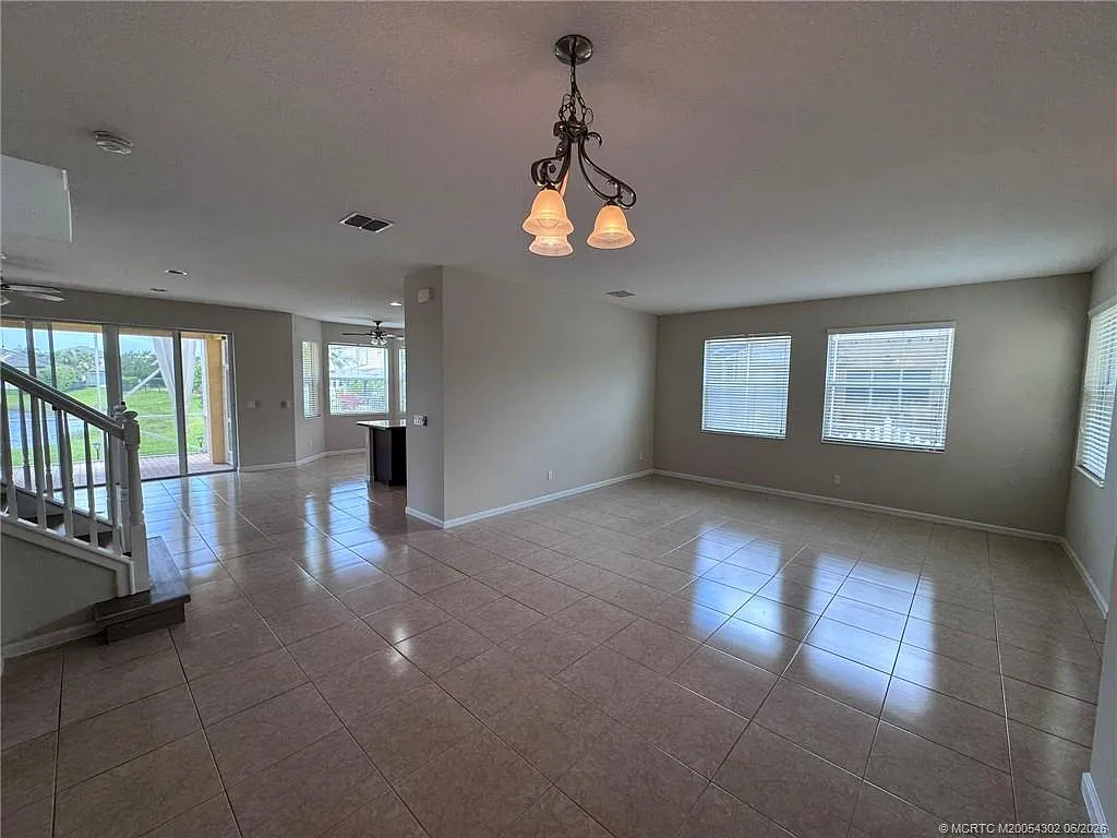 3 bed, 2.5 bath, 2868 sqft, $3,400 — Photo 4