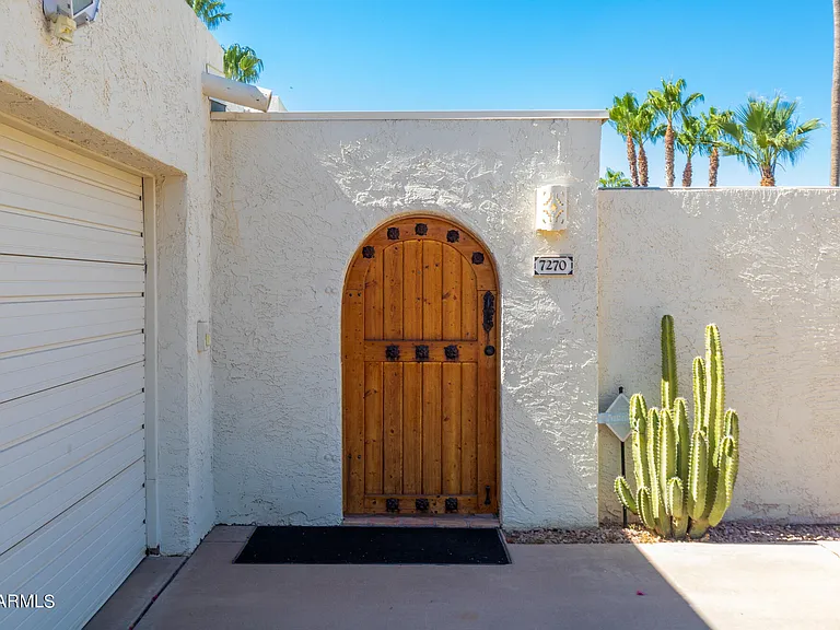 7270 E Loma Ln — Photo 1
